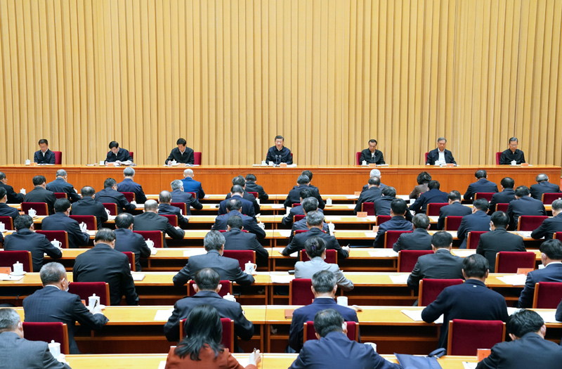 11月16日至17日，中央全面依法治國(guó)工作會(huì)議在北京召開(kāi)。中共中央總書(shū)記、國(guó)家主席、中央軍委主席習(xí)近平出席會(huì)議并發(fā)表重要講話。新華社記者 饒愛(ài)民 攝
